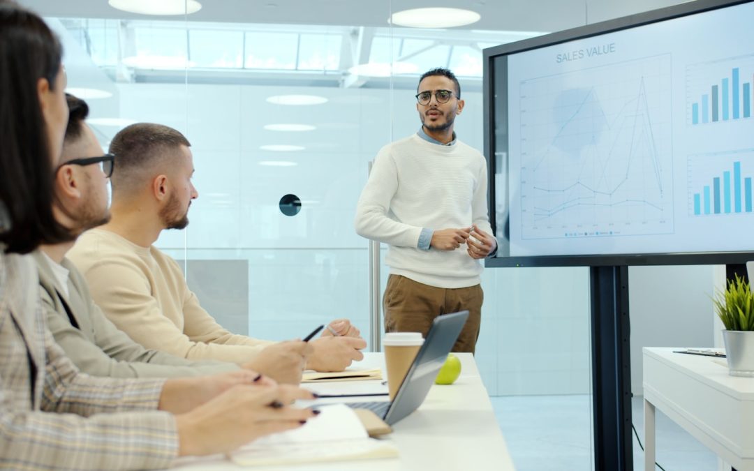 RevOps vs. Sales Ops vs. Marketing Ops: What’s the Difference?