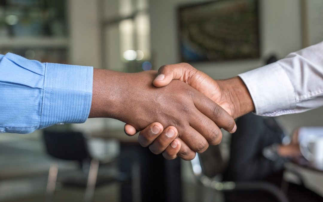 High-Touch vs. Low-Touch CS: Choosing the Right Model